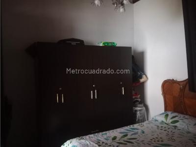 Casa de 5 alcobas en venta en Los Naranjos, Itagüí, 377 m² · foto 13 de 20