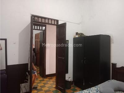 Casa de 5 alcobas en venta en Los Naranjos, Itagüí, 377 m² · foto 14 de 20