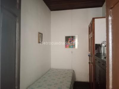 Casa de 5 alcobas en venta en Los Naranjos, Itagüí, 377 m² · foto 15 de 20