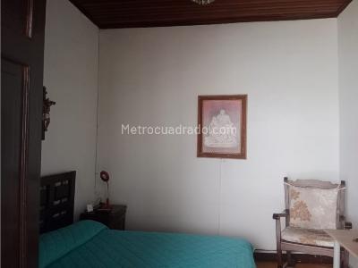 Casa de 5 alcobas en venta en Los Naranjos, Itagüí, 377 m² · foto 16 de 20