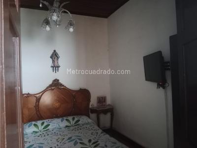 Casa de 5 alcobas en venta en Los Naranjos, Itagüí, 377 m² · foto 18 de 20