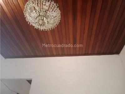 Casa de 5 alcobas en venta en Los Naranjos, Itagüí, 377 m² · foto 19 de 20