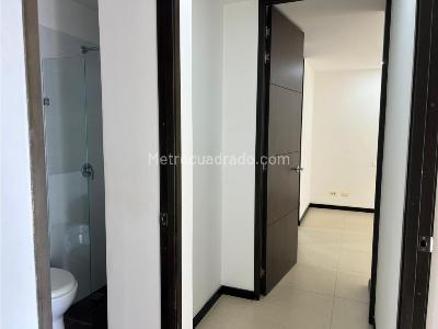 Apartamento de 2 alcobas en arriendo en Altos Del Poblado, Medellín, 67 m² · foto 8 de 15