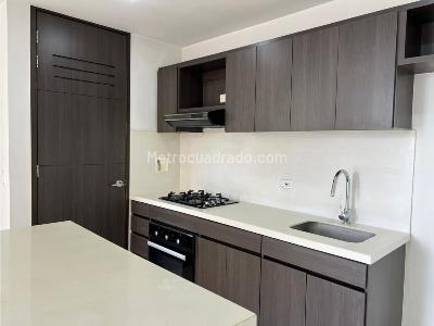 Apartamento de 2 alcobas en arriendo en Altos Del Poblado, Medellín, 67 m² · foto 2 de 15