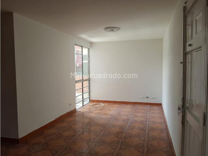 Apartamento de 2 Alcobas con Ascensor en La Candelaria (2026) - 2