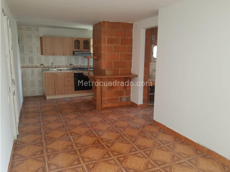 Apartamento de 2 Alcobas con Ascensor en La Candelaria (2026) - 4