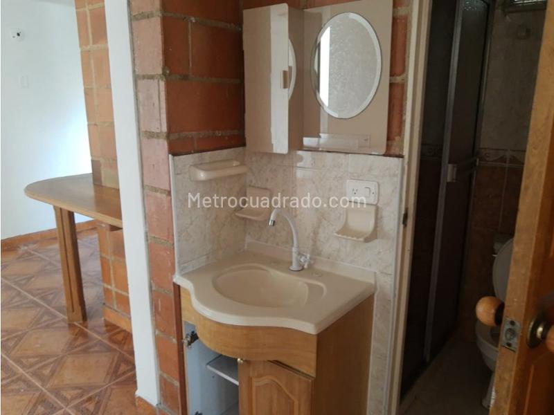 Apartamento de 2 Alcobas con Ascensor en La Candelaria (2026) - 6