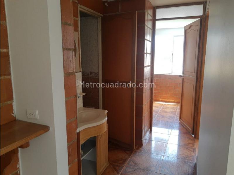 Apartamento de 2 Alcobas con Ascensor en La Candelaria (2026) - 7
