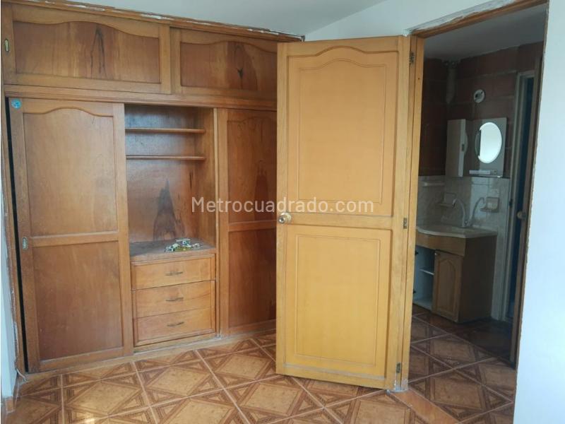 Apartamento de 2 Alcobas con Ascensor en La Candelaria (2026) - 9