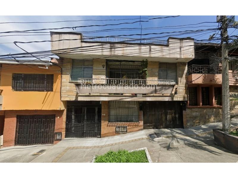 Casa de 4 Alcobas en Boston con Parqueadero