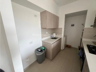 Apartamento de 2 alcobas en venta en San Nicolas, Rionegro, 70 m² · foto 3 de 20