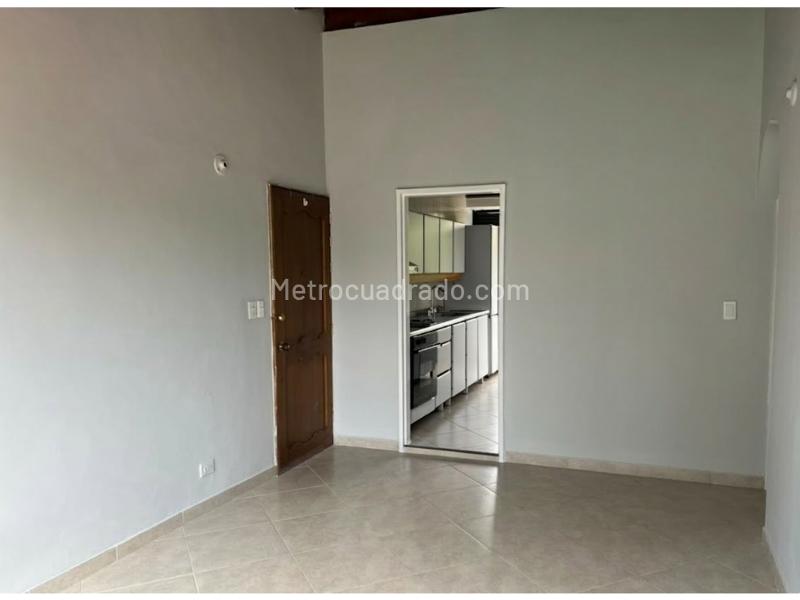 Spacious 4BR Apartment in Belen - 4