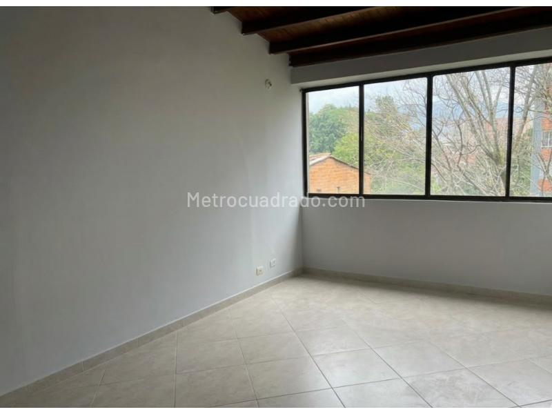 Spacious 4BR Apartment in Belen - 5