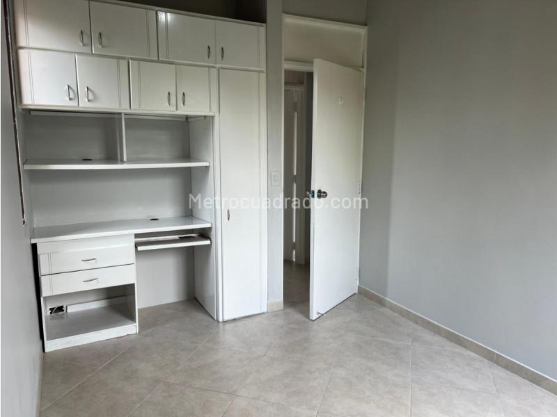 Spacious 4BR Apartment in Belen - 9