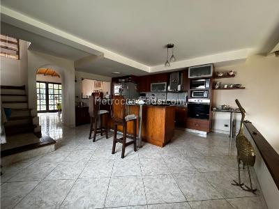 Casa de 3 alcobas en venta en Cuatro Esquinas, Rionegro, 212 m² · foto 4 de 20