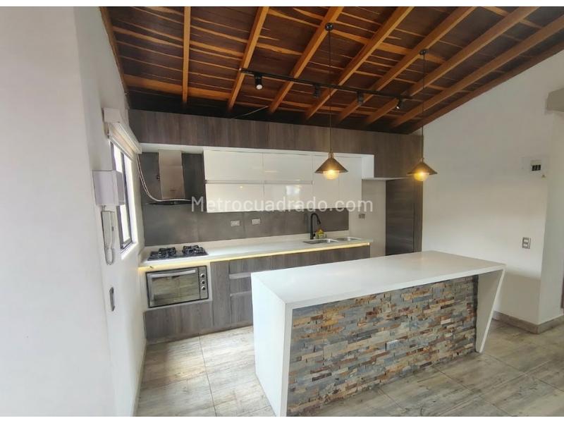 Spacious 3BR House with Terrace in La America - 2