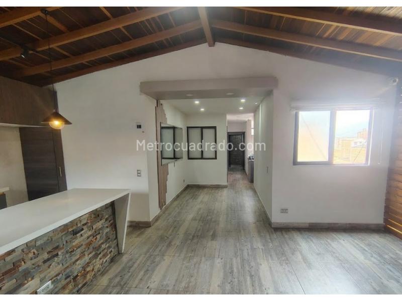 Spacious 3BR House with Terrace in La America - 3