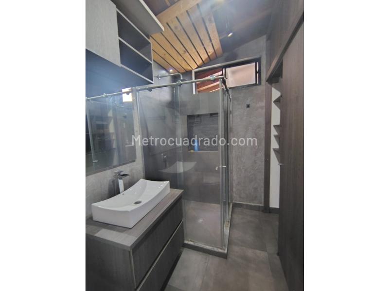 Spacious 3BR House with Terrace in La America - 6