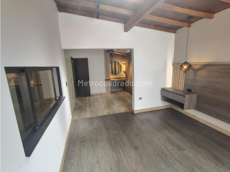 Spacious 3BR House with Terrace in La America - 8