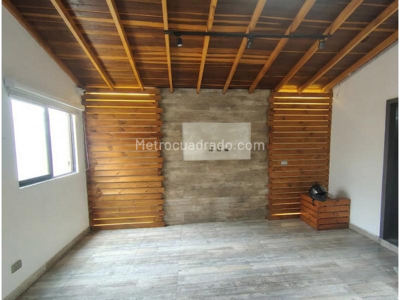 Spacious 3BR House with Terrace in La America - 9