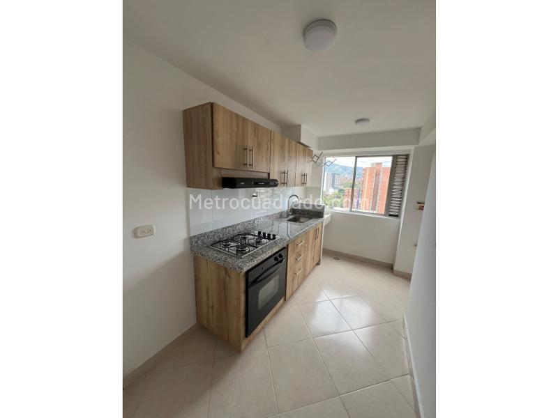 Modern 3BR Apartment with Pool in Aguacatala - 3