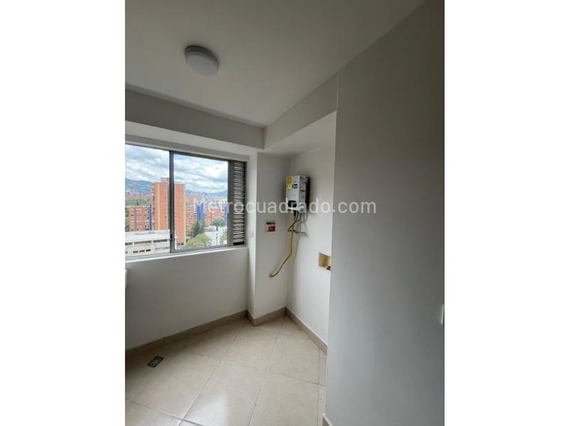 Modern 3BR Apartment with Pool in Aguacatala - 5