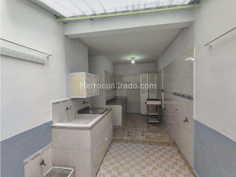Casa en el Primer Piso de 2 Alcobas en Buenos Aires, Medellín - 4