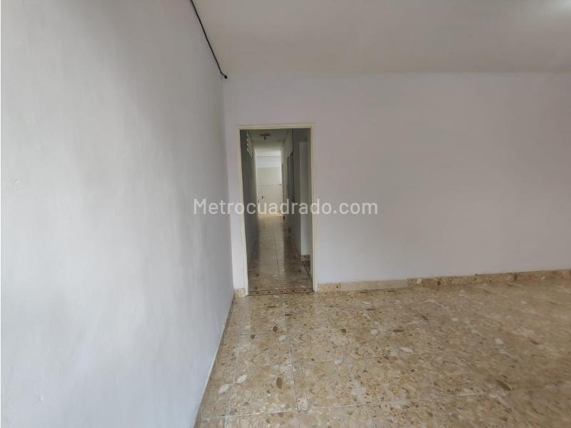 Casa en el Primer Piso de 2 Alcobas en Buenos Aires, Medellín - 9