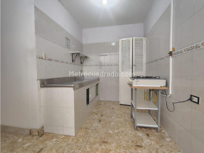 Casa en el Primer Piso de 2 Alcobas en Buenos Aires, Medellín - 3