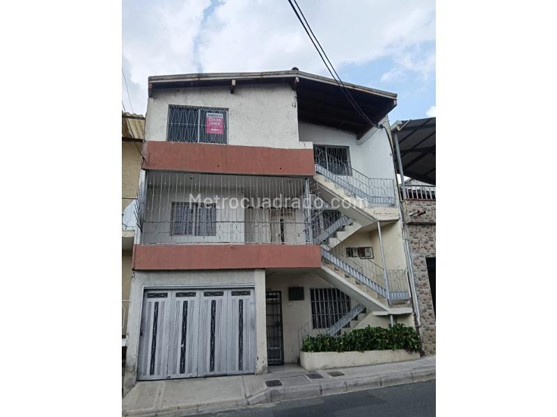 Apartamento de 3 Alcobas en Boston con Balcón