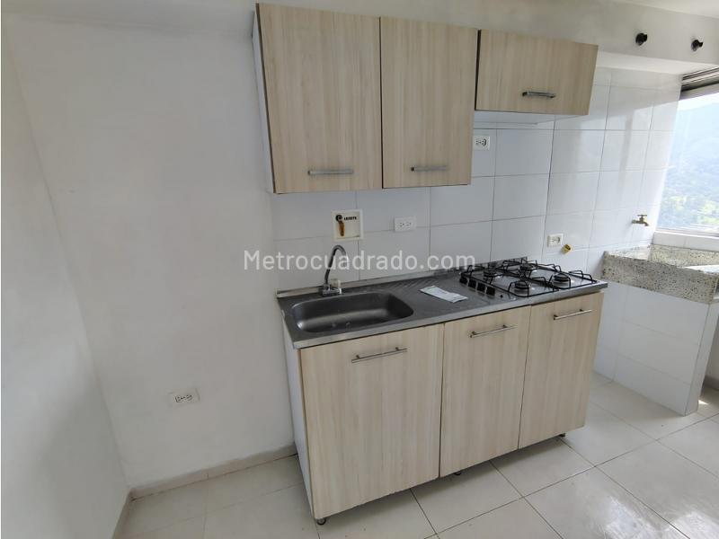 Apartamento de 2 Alcobas con Vista Panorámica en San Antonio - 3