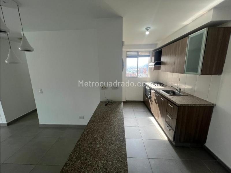 Apartamento de 3 Alcobas con Balcón, Parqueadero y Amenidades en Las Antillas - 2
