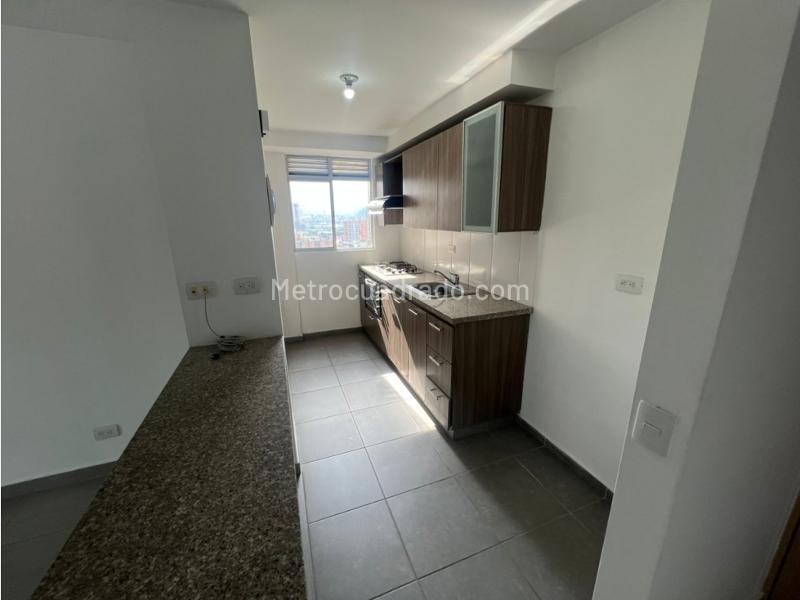 Apartamento de 3 Alcobas con Balcón, Parqueadero y Amenidades en Las Antillas - 3