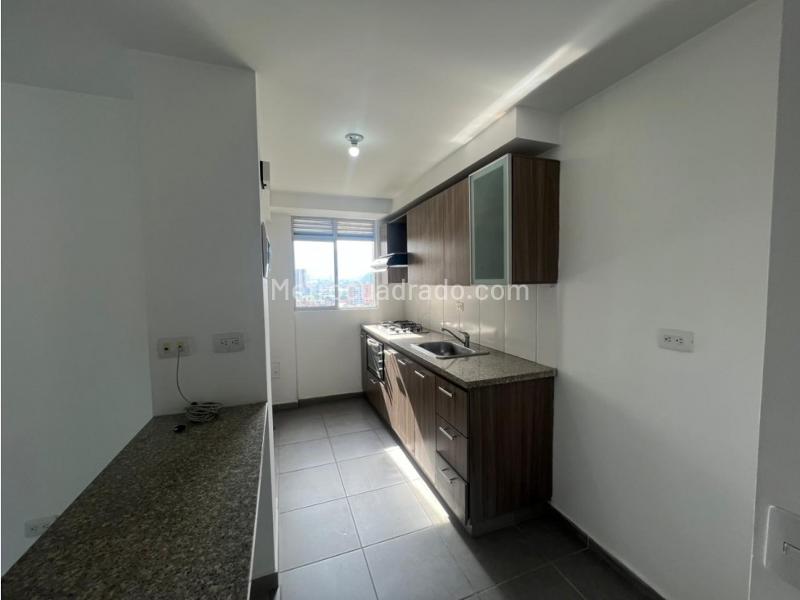 Apartamento de 3 Alcobas con Balcón, Parqueadero y Amenidades en Las Antillas - 4