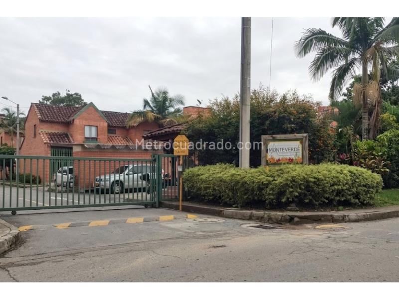 3BR Apartment with Study Area in La Católica (Monteverde)