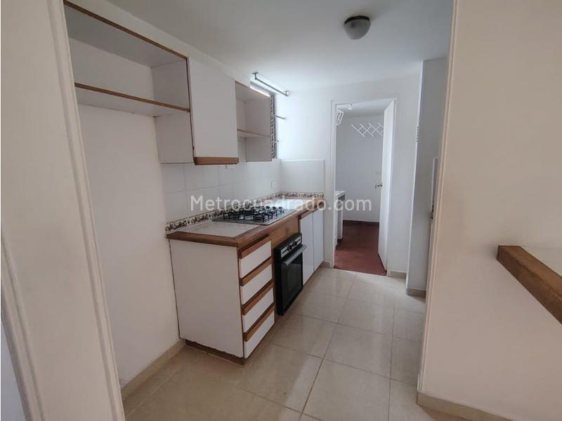 Apartamento de 3 Alcobas con Zona de Estudio en La Católica - 2