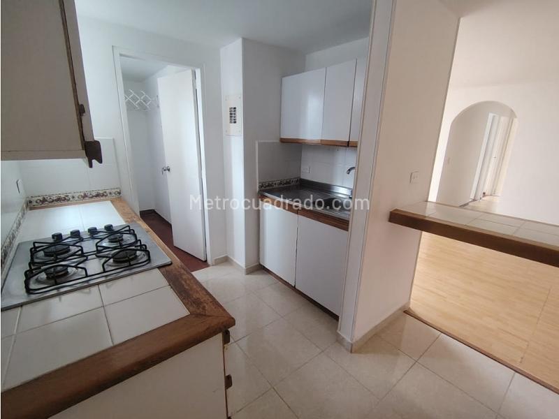 Apartamento de 3 Alcobas con Zona de Estudio en La Católica - 3