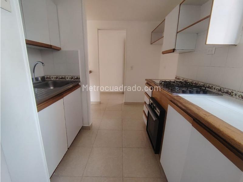 Apartamento de 3 Alcobas con Zona de Estudio en La Católica - 4