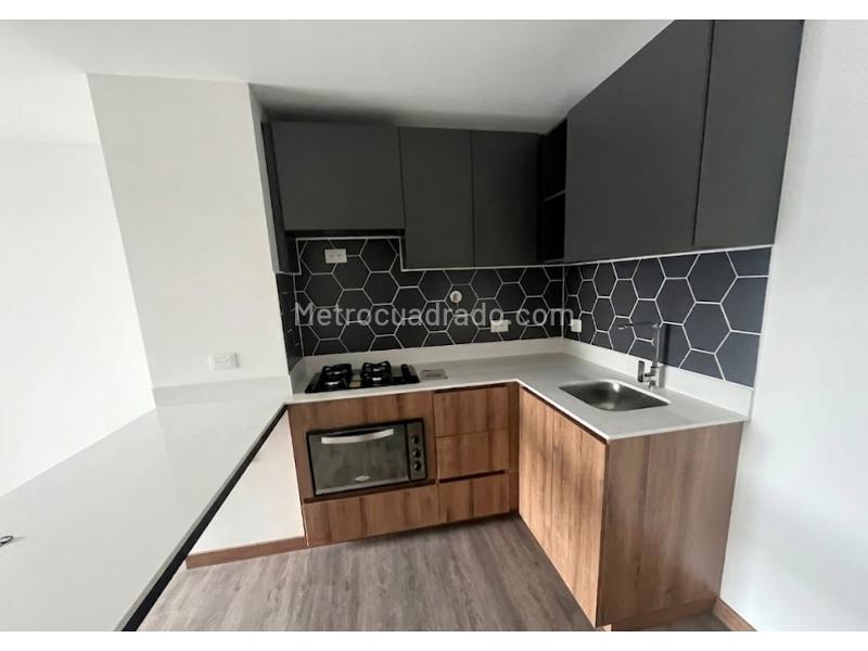 Modern 2BR Apartment with Amenities in Las Vegas - 2