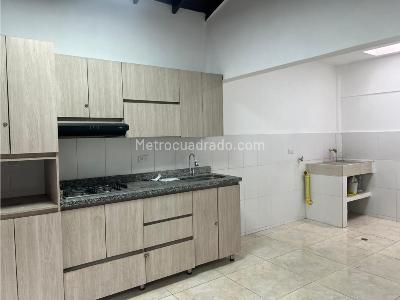 Casa de 5 alcobas en arriendo en Laureles, Medellín, 180 m² · foto 2 de 16
