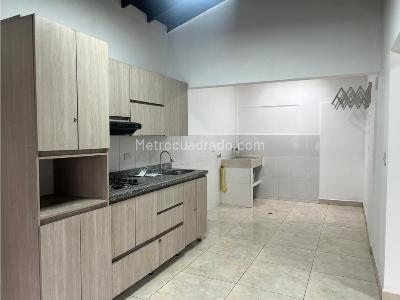 Casa de 5 alcobas en arriendo en Laureles, Medellín, 180 m² · foto 3 de 16