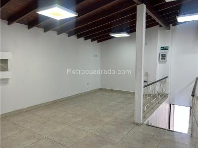 Casa de 5 alcobas en arriendo en Laureles, Medellín, 180 m² · foto 5 de 16
