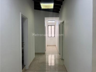 Casa de 5 alcobas en arriendo en Laureles, Medellín, 180 m² · foto 6 de 16