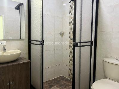 Casa de 5 alcobas en arriendo en Laureles, Medellín, 180 m² · foto 7 de 16