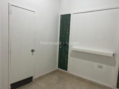Casa de 5 alcobas en arriendo en Laureles, Medellín, 180 m² · foto 8 de 16