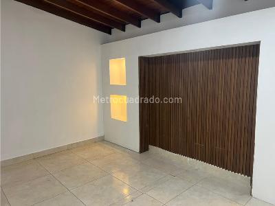 Casa de 5 alcobas en arriendo en Laureles, Medellín, 180 m² · foto 9 de 16