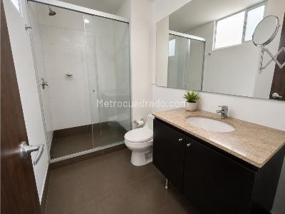 Apartamento de 2 alcobas en arriendo en El Poblado, Medellín, 128 m² · foto 5 de 20