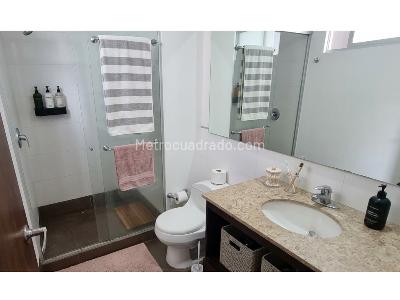 Apartamento de 2 alcobas en arriendo en El Poblado, Medellín, 128 m² · foto 17 de 20