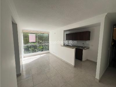 Apartamento de 3 alcobas en arriendo en Belen, Medellín, 54 m² · foto 2 de 20
