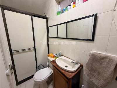 Casa de 5 alcobas en venta en Buenos Aires, Medellín, 248 m² · foto 13 de 20